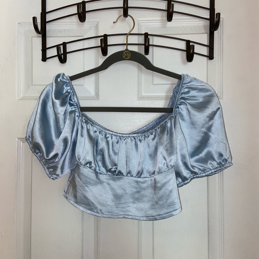 Motel Rocks Puff Sleeve Silky Crop Top. Size Women’s Medium. Super fun top!
